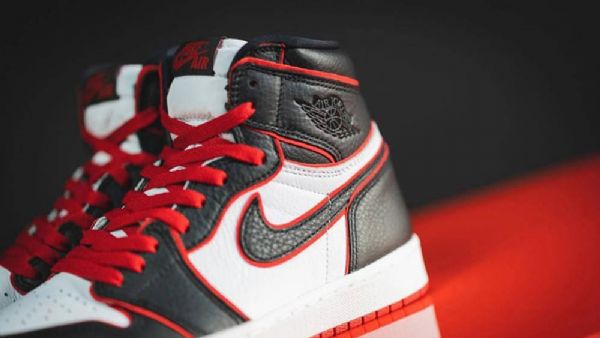 Nike Air Jordan 1 Bloodline Sko Dame Svarte Hvite Rød