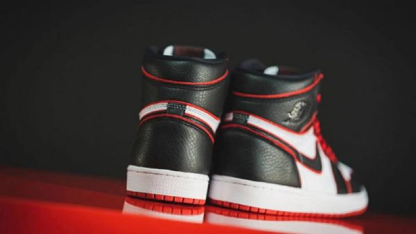 Nike Air Jordan 1 Bloodline Sko Dame Svarte Hvite Rød