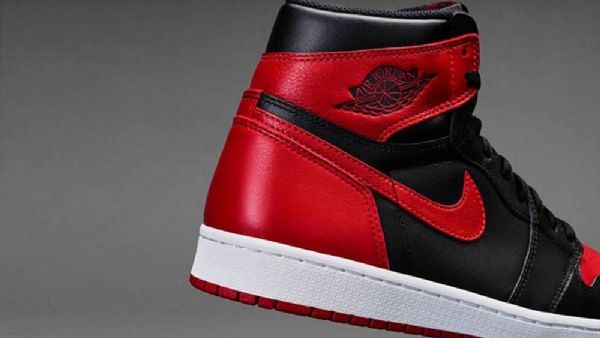 Nike Air Jordan 1 High Tops Bred Sko Herre Svarte Rød