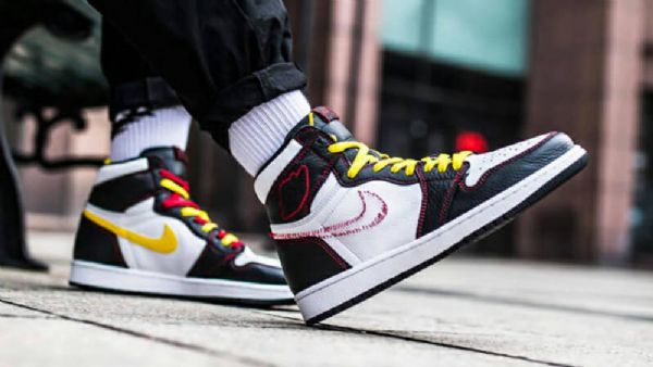 Nike Air Jordan 1 High Tops Og Defiant Sko Dame Hvite Svarte