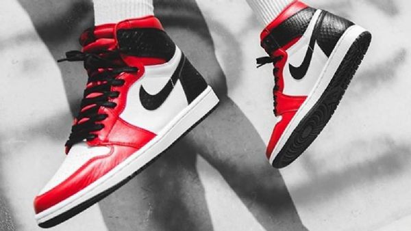 Nike Air Jordan 1 High Tops Og Satin Snake Sko Herre Rød Svarte Hvite