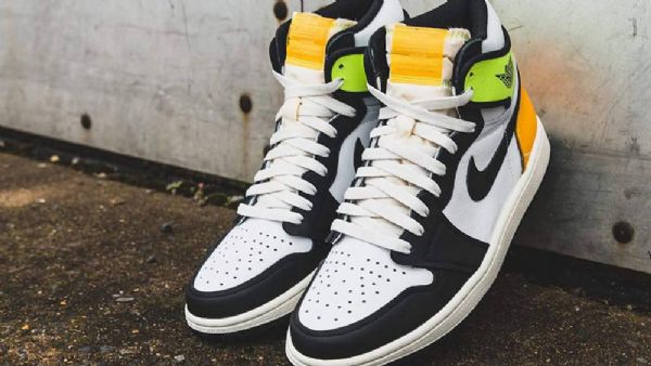 Nike Air Jordan 1 High Tops Volt Sko Dame Hvite Svarte Gull