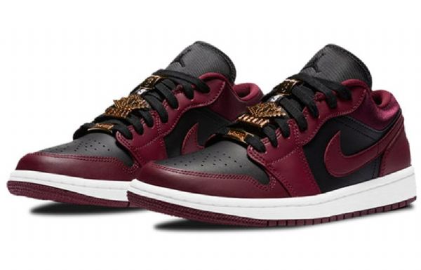 Nike Air Jordan 1 Low Tops Se Retro Basketball Shoes Dame Burgunder Hvite