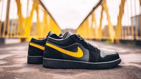 Nike Air Jordan 1 Low Tops Sko Herre Svarte Gul