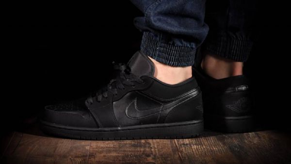 Nike Air Jordan 1 Low Tops Triple Sko Herre Svarte