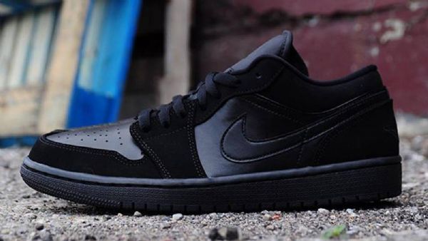 Nike Air Jordan 1 Low Tops Triple Sko Herre Svarte