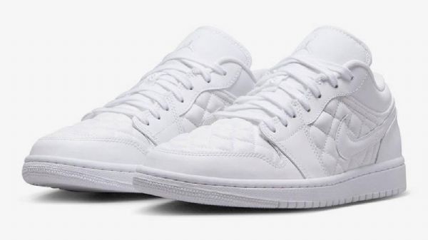 Nike Air Jordan 1 Low Tops Vattert Triple Sko Dame Hvite