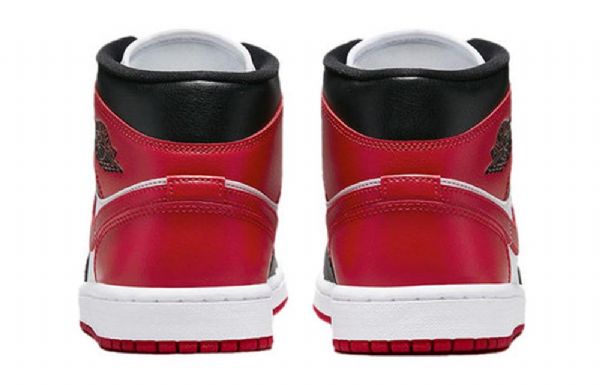 Nike Air Jordan 1 Mid Tops Bred Tå Retro Basketball Shoes Dame Svarte Rød