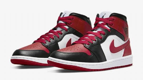 Nike Air Jordan 1 Mid Tops Bred Tå Sko Dame Svarte Hvite Burgunder