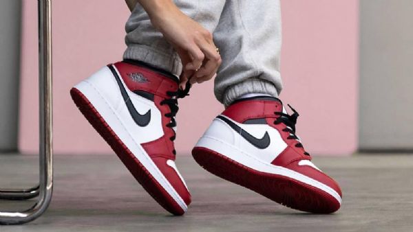 Nike Air Jordan 1 Mid Tops Chicago 2020 Sko Dame Rød Hvite