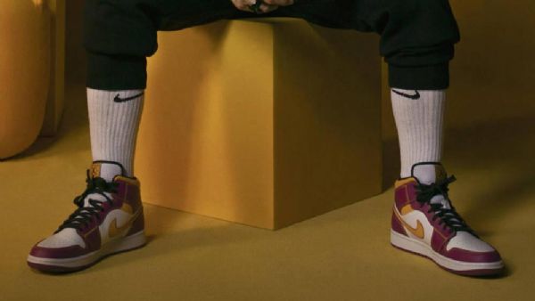 Nike Air Jordan 1 Mid Tops Dia De Muertos (day Of The Dead) Sko Herre Lilla Hvite