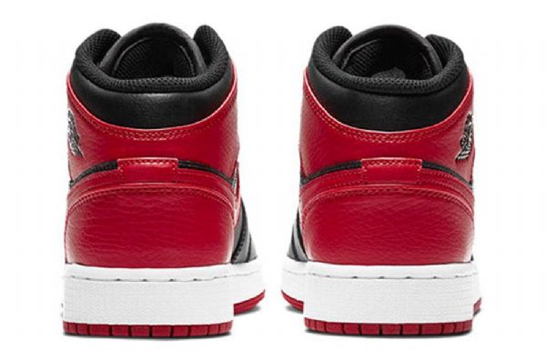 Nike Air Jordan 1 Mid Tops Gs Basketsko Herre Svarte Rød