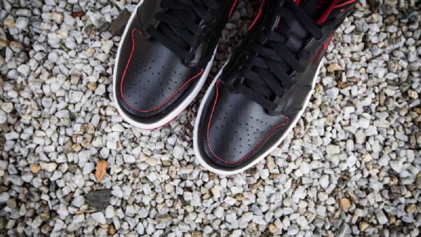 Nike Air Jordan 1 Mid Tops Lance Mountain Bred Sko Herre Svarte