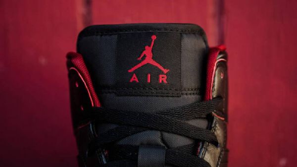 Nike Air Jordan 1 Mid Tops Lance Mountain Bred Sko Herre Svarte