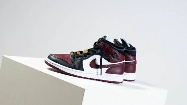 Nike Air Jordan 1 Mid Tops Maroon Sko Dame Burgunder Svarte