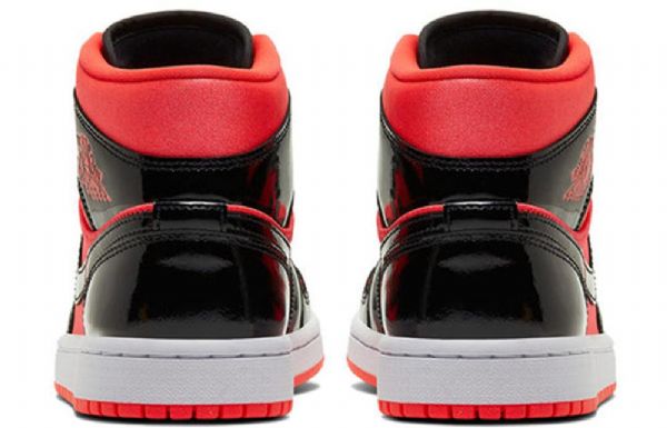 Nike Air Jordan 1 Mid Tops Retro Basketball Shoes Dame Svarte Rød