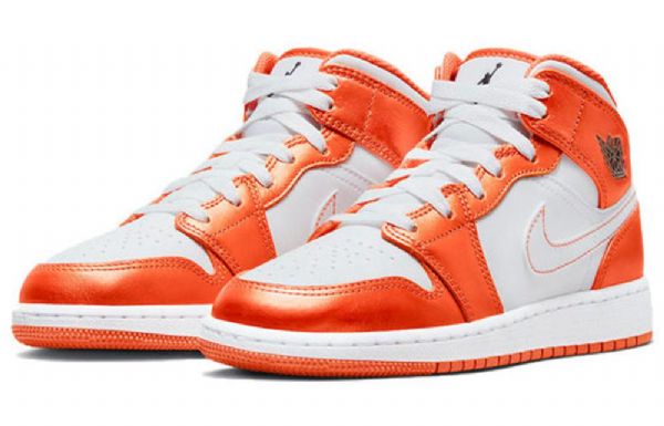 Nike Air Jordan 1 Mid Tops Se Gs Basketsko Herre Oransje