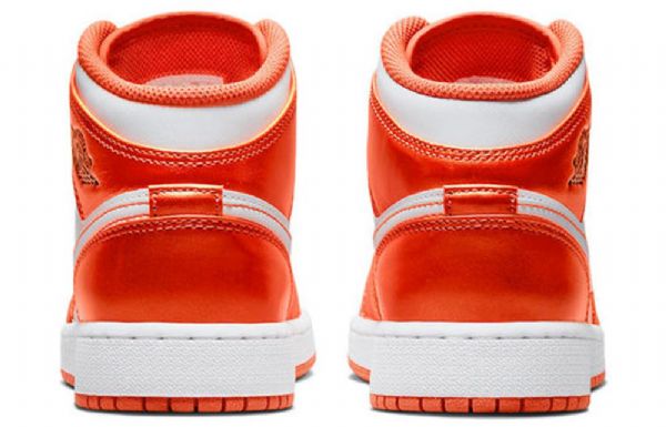 Nike Air Jordan 1 Mid Tops Se Gs Basketsko Herre Oransje