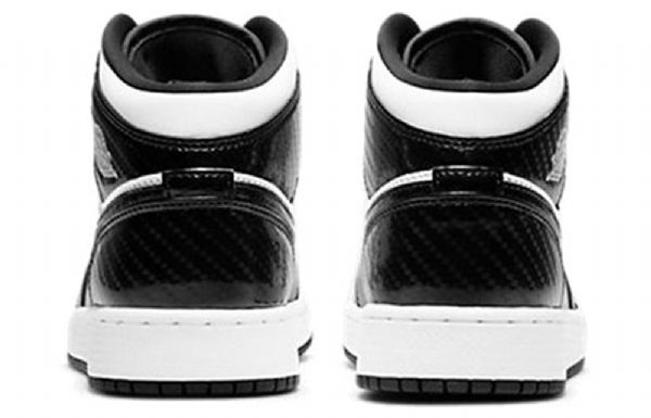 Nike Air Jordan 1 Mid Tops Se Gs Basketsko Herre Svarte Hvite