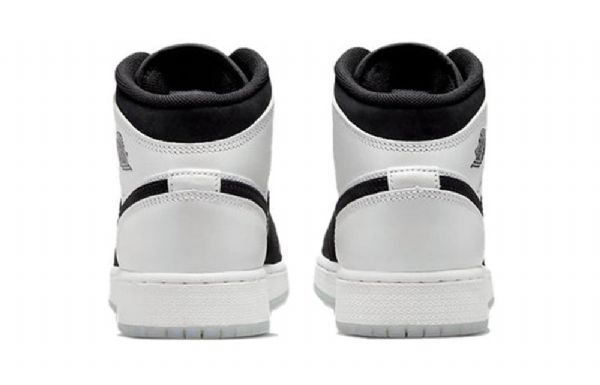 Nike Air Jordan 1 Mid Tops Se Gs Basketsko Herre Svarte Hvite