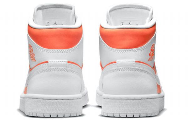 Nike Air Jordan 1 Mid Tops Se Retro Basketball Shoes Dame Hvite Oransje
