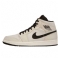 Beige Svarte