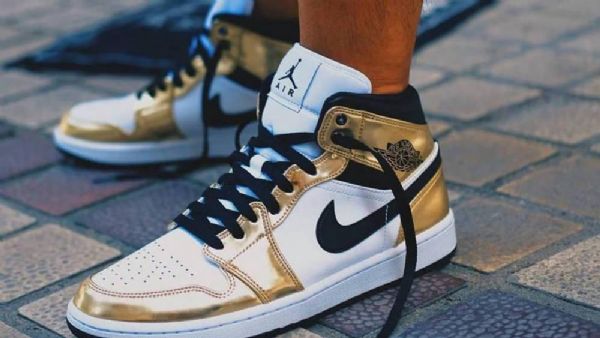 Nike Air Jordan 1 Mid Tops Se Sko Herre Gull