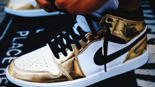 Nike Air Jordan 1 Mid Tops Se Sko Herre Gull