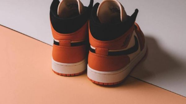 Nike Air Jordan 1 Mid Tops Se Team Sko Herre Oransje