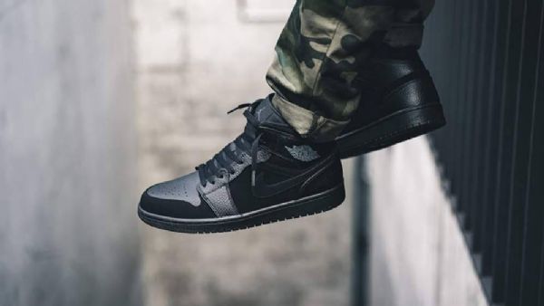 Nike Air Jordan 1 Mid Tops Sko Herre Svarte
