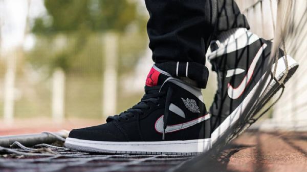 Nike Air Jordan 1 Mid Tops Sko Herre Svarte Grå Rød