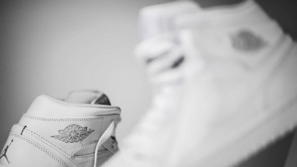 Nike Air Jordan 1 Mid Tops Triple Sko Herre Hvite