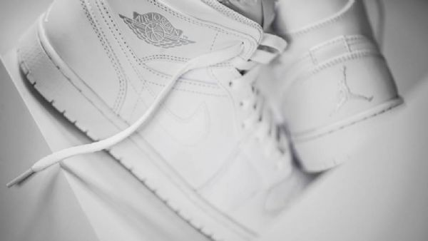 Nike Air Jordan 1 Mid Tops Triple Sko Herre Hvite