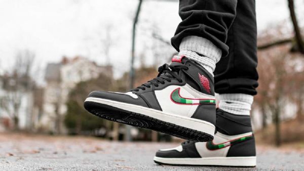 Nike Air Jordan 1 Retro High Tops Og A Star Is Born Sko Herre Svarte Hvite