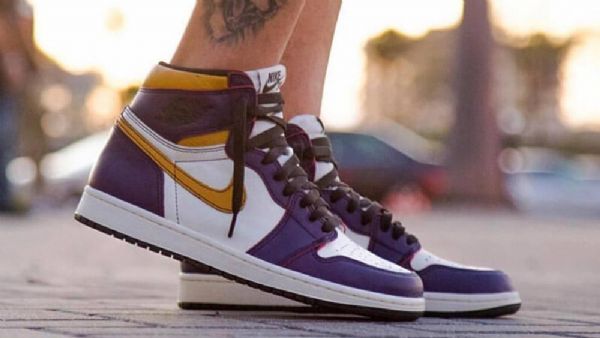 Nike Air Jordan 1 Retro High Tops Og Defiant Sb La To Chicago Sko Herre Lilla Hvite