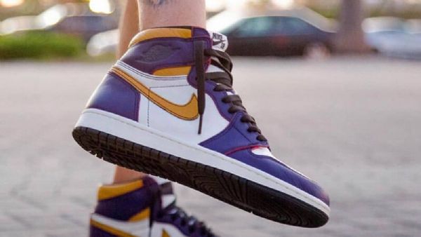 Nike Air Jordan 1 Retro High Tops Og Defiant Sb La To Chicago Sko Herre Lilla Hvite