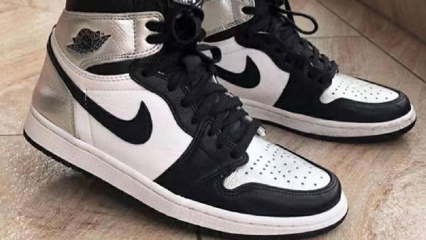 Nike Air Jordan 1 Retro High Tops Og Tå Sko Herre Svarte Sølv