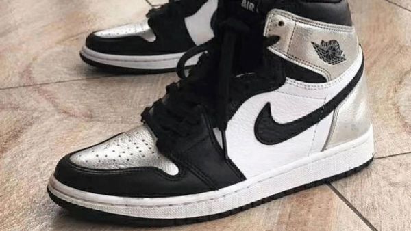 Nike Air Jordan 1 Retro High Tops Og Tå Sko Herre Svarte Sølv
