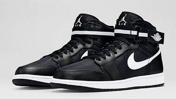 Nike Air Jordan 1 Retro High Tops Reima Sko Herre Svarte Hvite