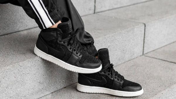 Nike Air Jordan 1 Retro High Tops Sko Herre Svarte Hvite