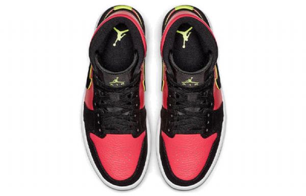 Nike Air Jordan 1 Retro Mid Tops Basketball Shoes Dame Svarte Rød
