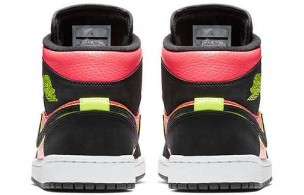 Nike Air Jordan 1 Retro Mid Tops Basketball Shoes Dame Svarte Rød
