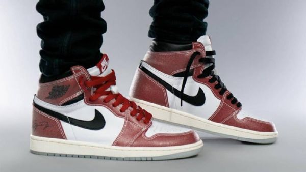 Nike Trophy Room X Jordan 1 Retro High Tops Og Chicago Sko Dame Burgunder Hvite