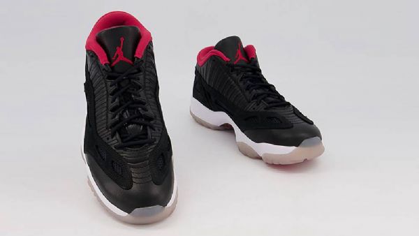 Nike Air Jordan 11 Low Tops Ie Bred Sko Herre Svarte